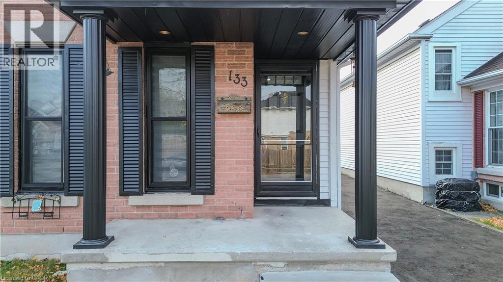 133 WAKE ROBIN Drive, Kitchener, Ontario, N2E3L6 — Photo 2