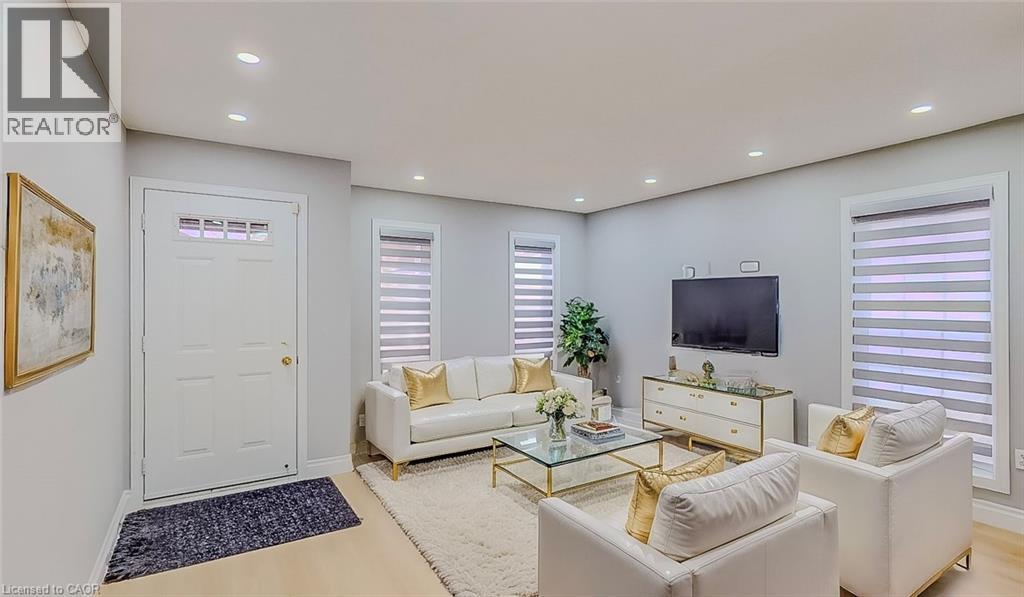 133 WAKE ROBIN Drive, Kitchener, Ontario, N2E3L6 — Photo 7