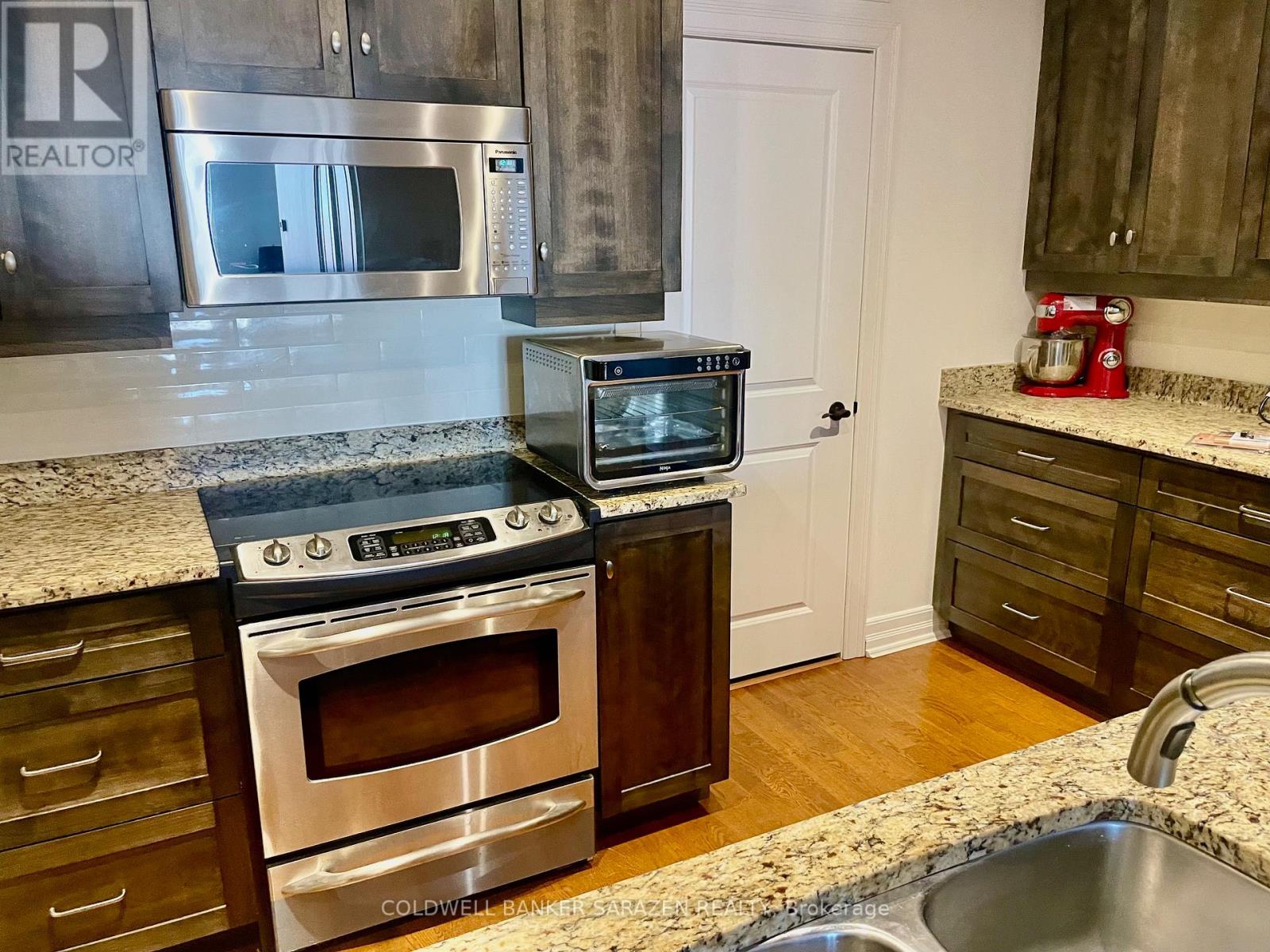 701 - 320 MCLEOD STREET, Ottawa, Ontario, K2P1A3 — Photo 3