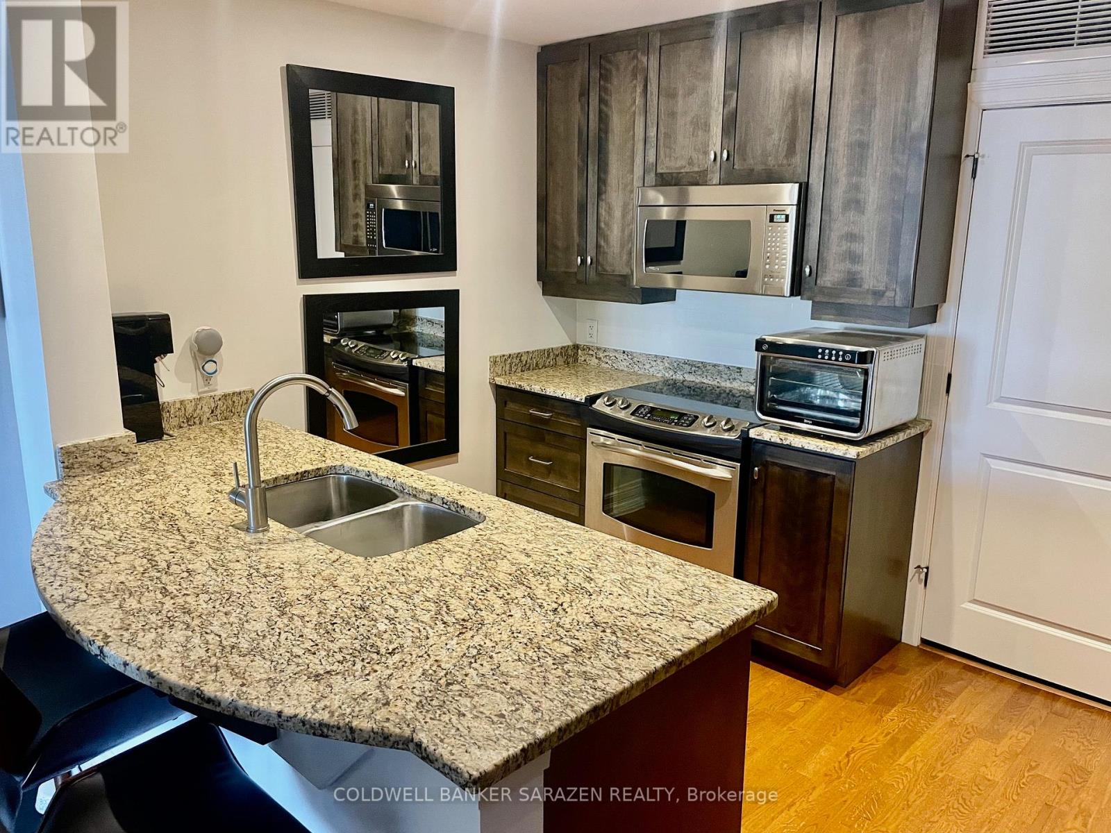 701 - 320 MCLEOD STREET, Ottawa, Ontario, K2P1A3 — Photo 4