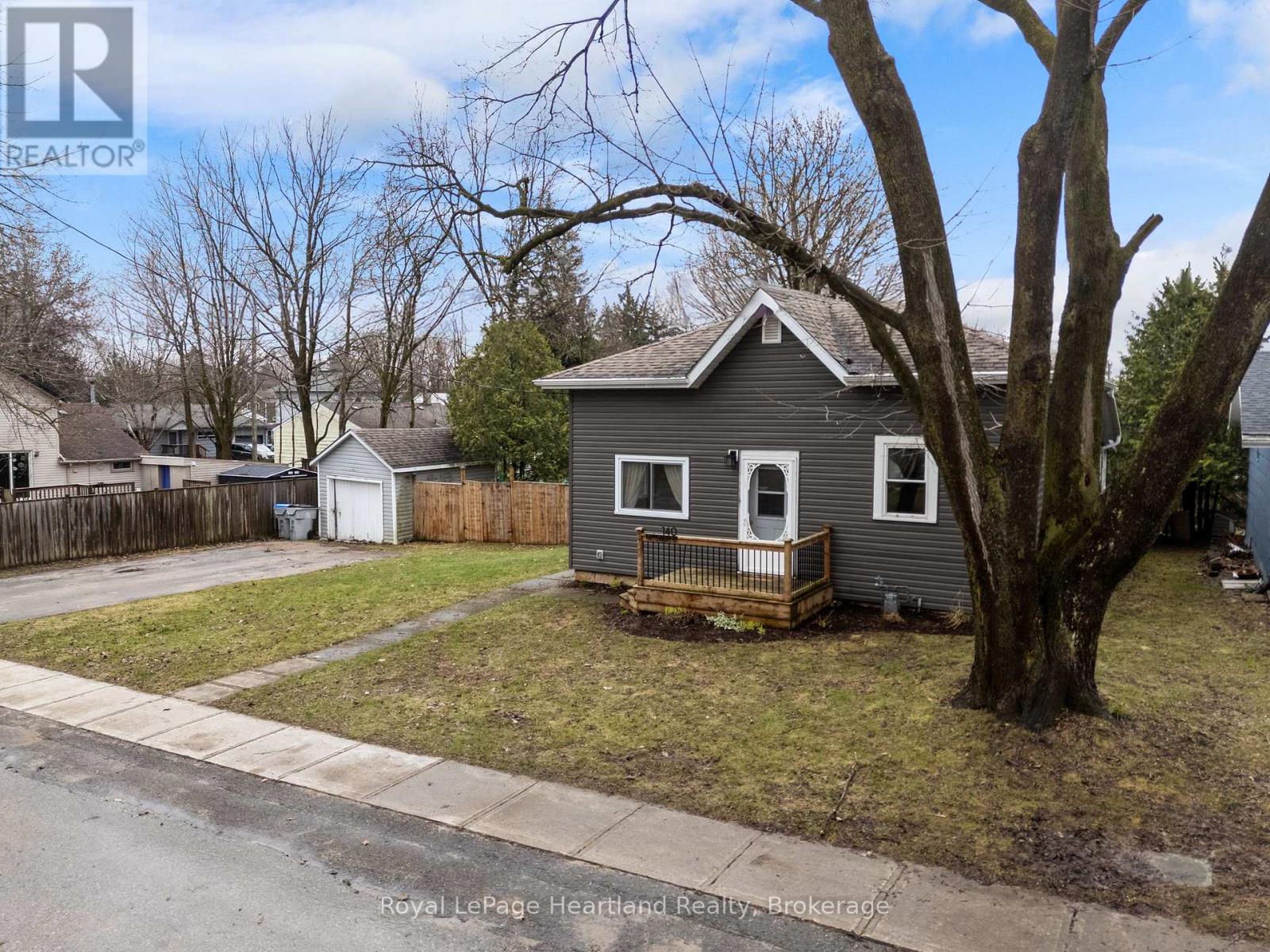 140 RATTENBURY STREET W, Central Huron (Clinton), Ontario, N0M1L0 — Photo 3