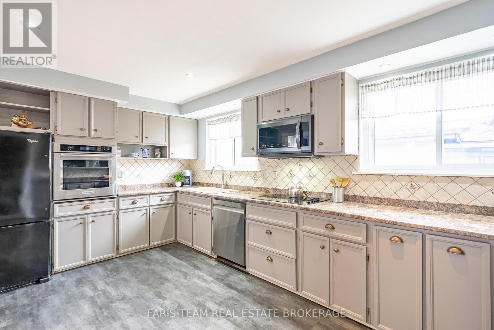 28 BROMLEY CRESCENT, Brampton (Avondale), Ontario, L6T1Z1 — Photo 3