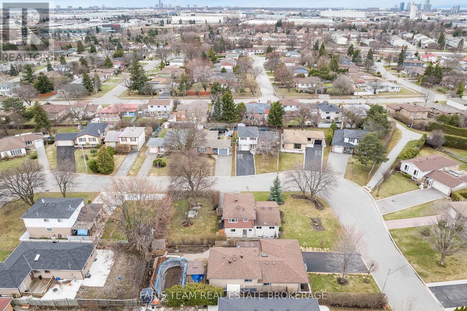 28 BROMLEY CRESCENT, Brampton (Avondale), Ontario, L6T1Z1 — Photo 6