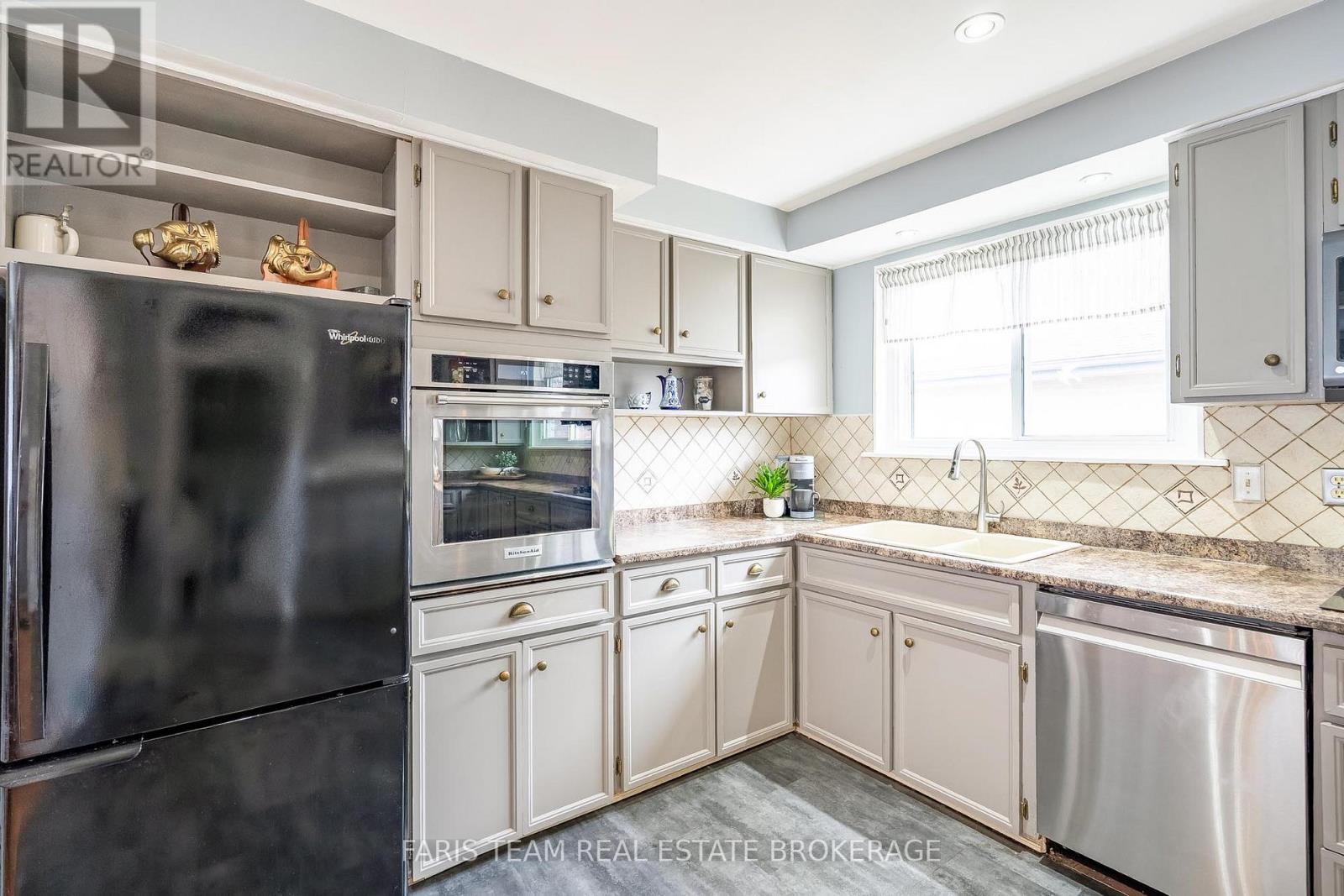 28 BROMLEY CRESCENT, Brampton (Avondale), Ontario, L6T1Z1 — Photo 9