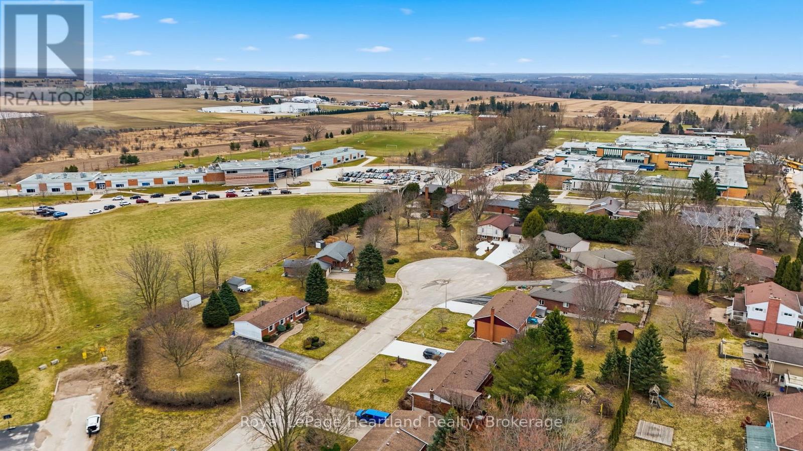 284 MANOR ROAD, North Huron (Wingham), Ontario, N0G2W0 — Photo 3