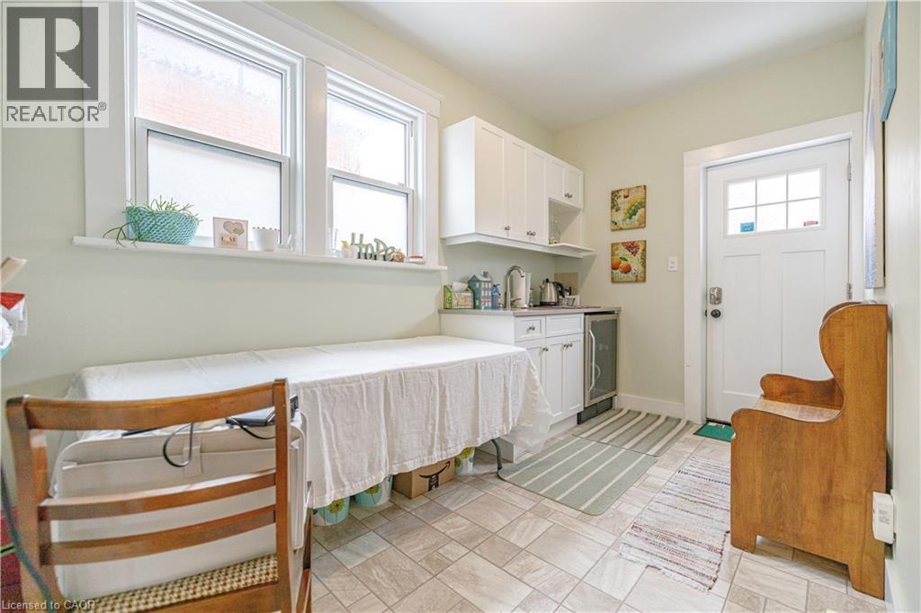 318 FREDERICK Street, Kitchener, Ontario, N2H2N7 — Photo 6