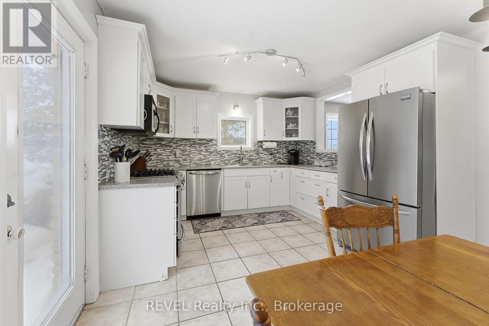 5 BARBARA AVENUE, Oro-Medonte, Ontario, L0L2E0 — Photo 4