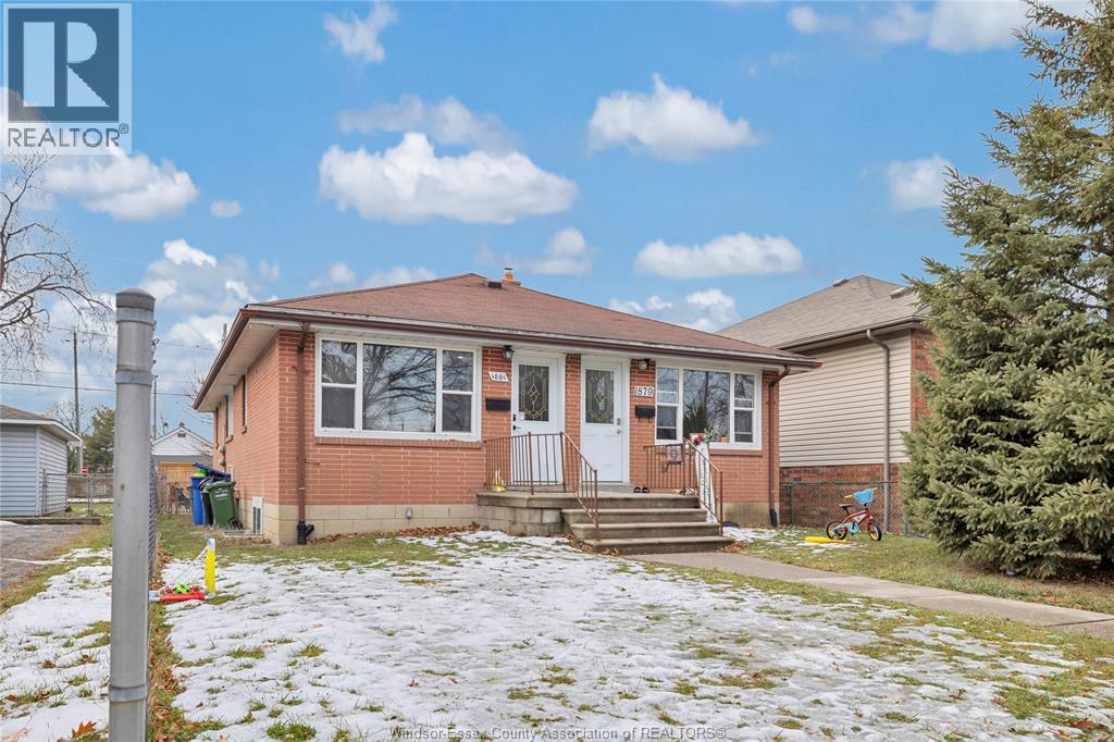 1879-81 FORD, Windsor, Ontario, N8T2E2 — Photo 2