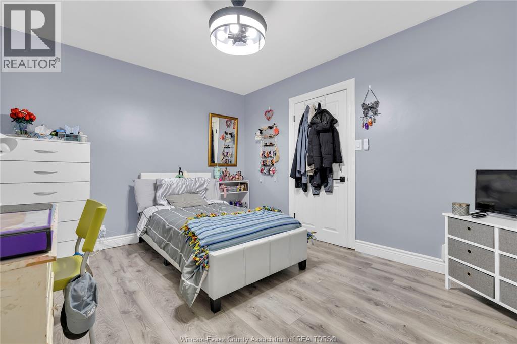 1879-81 FORD, Windsor, Ontario, N8T2E2 — Photo 21