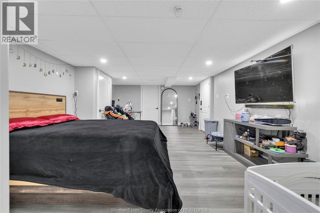 1879-81 FORD, Windsor, Ontario, N8T2E2 — Photo 25