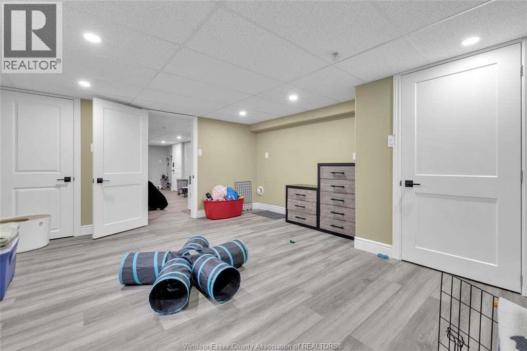 1879-81 FORD, Windsor, Ontario, N8T2E2 — Photo 27