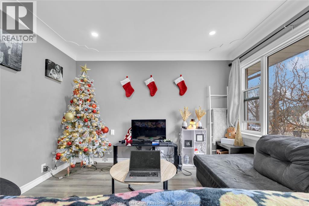 1879-81 FORD, Windsor, Ontario, N8T2E2 — Photo 4