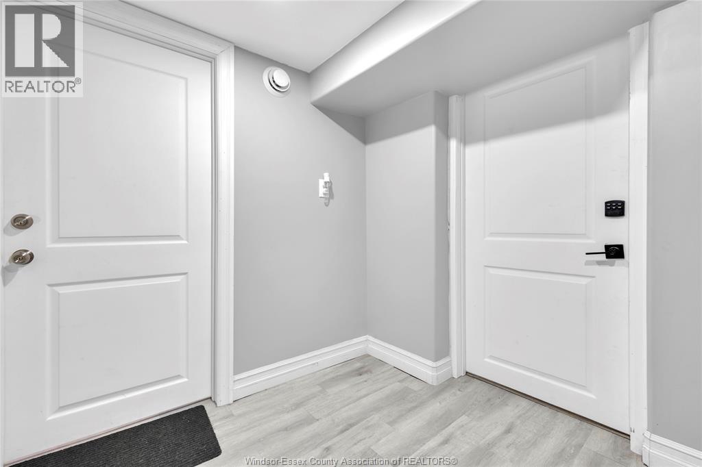 1879-81 FORD, Windsor, Ontario, N8T2E2 — Photo 23