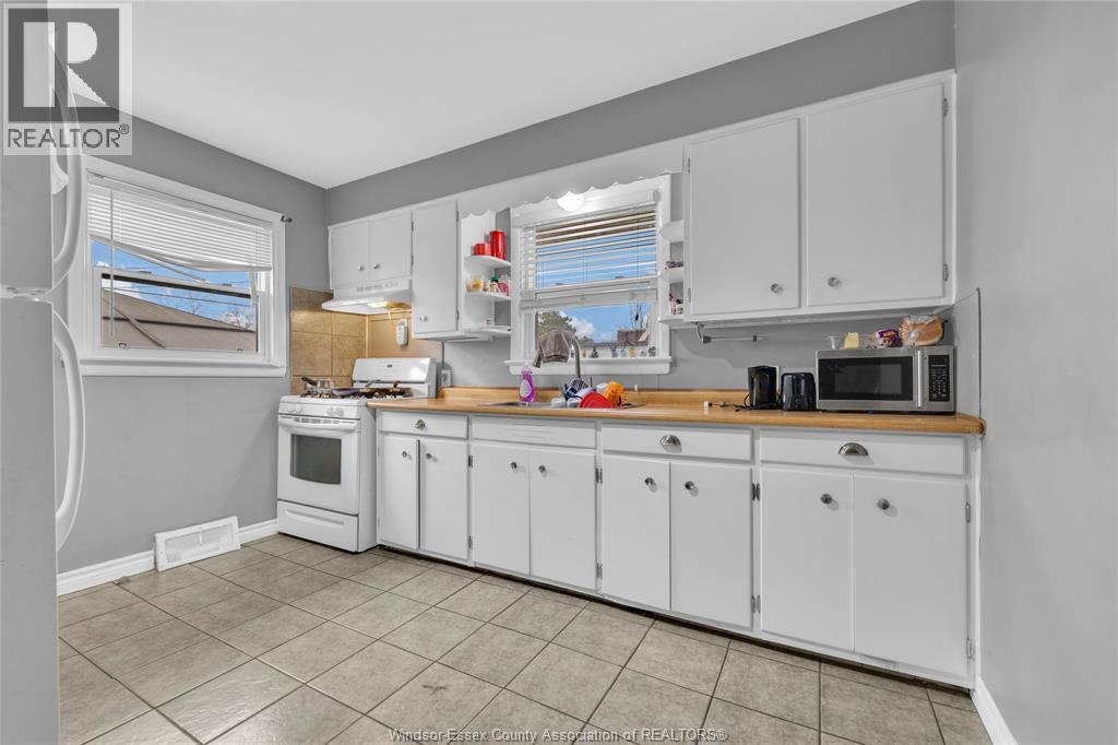 1879-81 FORD, Windsor, Ontario, N8T2E2 — Photo 5