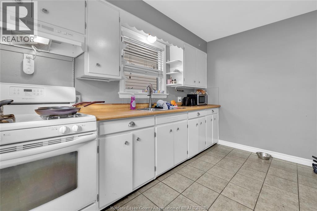 1879-81 FORD, Windsor, Ontario, N8T2E2 — Photo 6