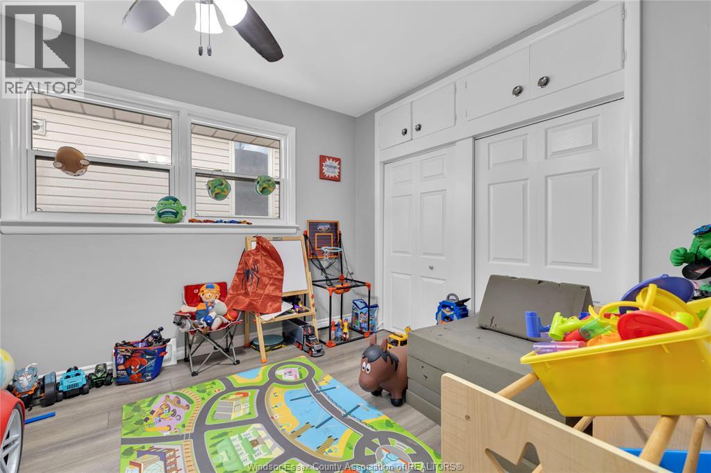 1879-81 FORD, Windsor, Ontario, N8T2E2 — Photo 8