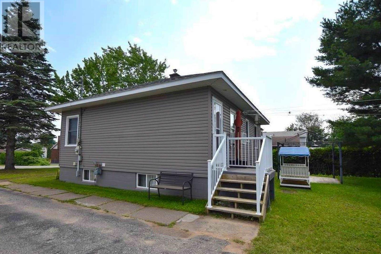 27 Queen AVE, Blind River, Ontario, P0R1B0 — Photo 33