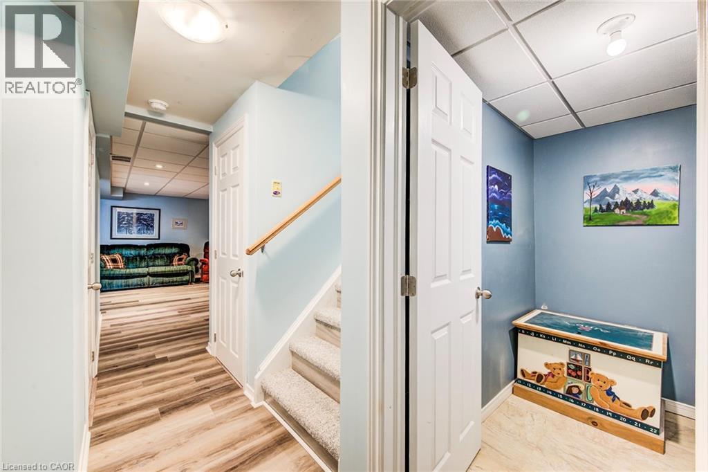 90 UDVARI Crescent, Kitchener, Ontario, N2N0A2 — Photo 17