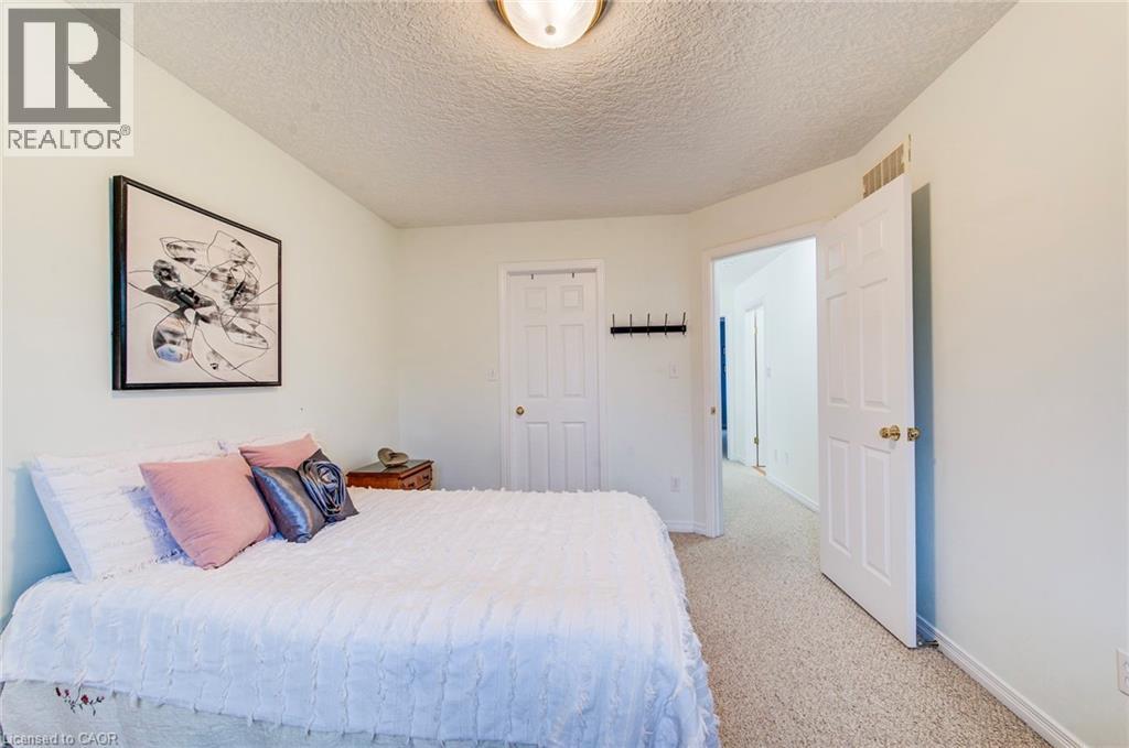 90 UDVARI Crescent, Kitchener, Ontario, N2N0A2 — Photo 6