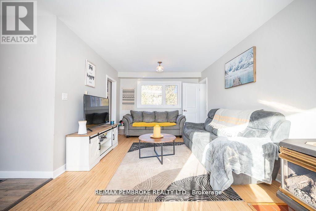 13 HIGHLAND CRESCENT, Deep River, Ontario, K0J1P0 — Photo 13