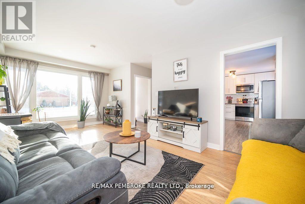 13 HIGHLAND CRESCENT, Deep River, Ontario, K0J1P0 — Photo 14