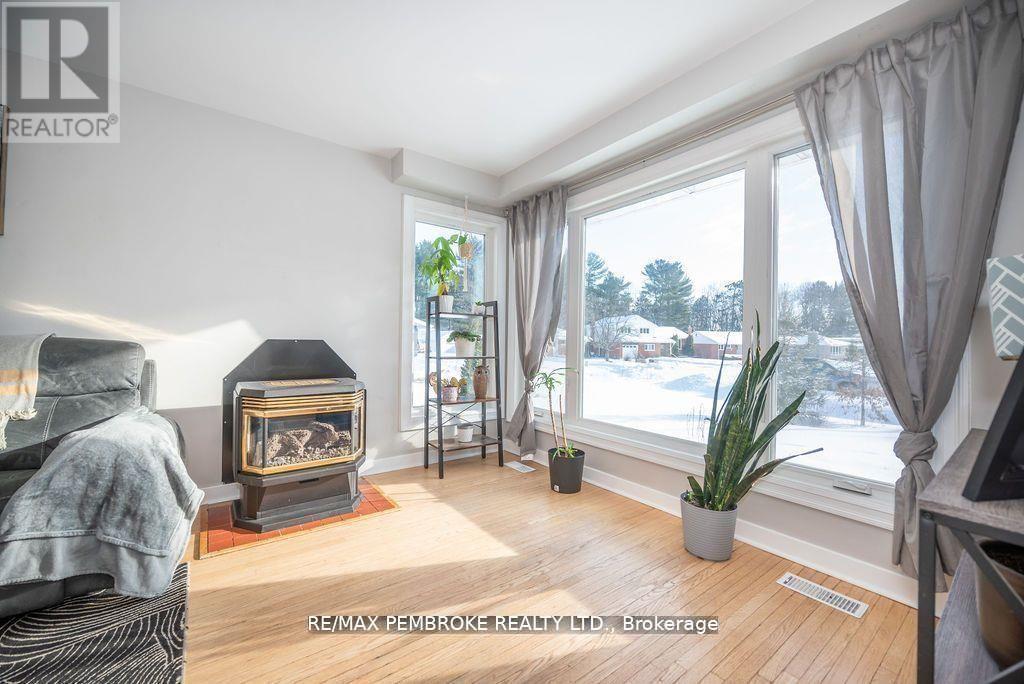 13 HIGHLAND CRESCENT, Deep River, Ontario, K0J1P0 — Photo 15