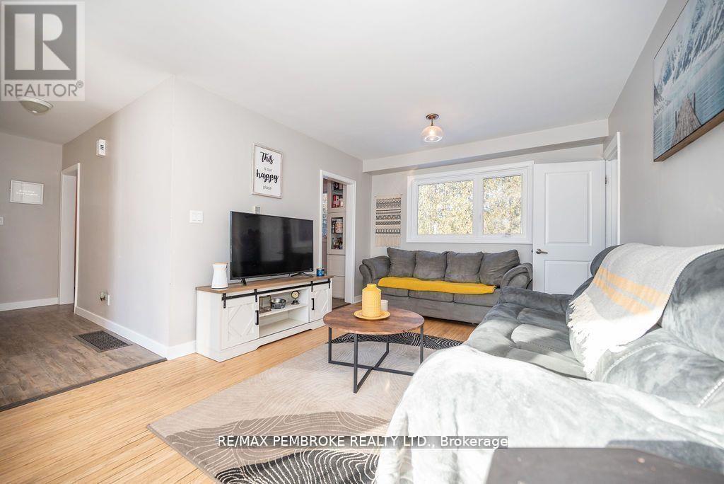 13 HIGHLAND CRESCENT, Deep River, Ontario, K0J1P0 — Photo 17