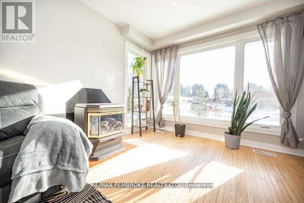 13 HIGHLAND CRESCENT, Deep River, Ontario, K0J1P0 — Photo 18