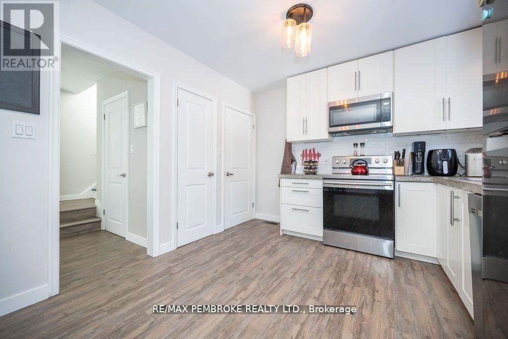 13 HIGHLAND CRESCENT, Deep River, Ontario, K0J1P0 — Photo 7