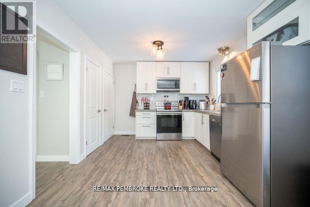 13 HIGHLAND CRESCENT, Deep River, Ontario, K0J1P0 — Photo 8