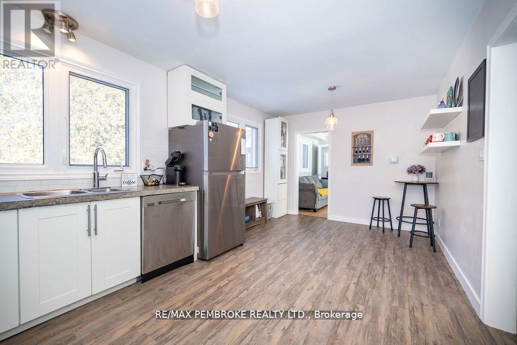 13 HIGHLAND CRESCENT, Deep River, Ontario, K0J1P0 — Photo 9