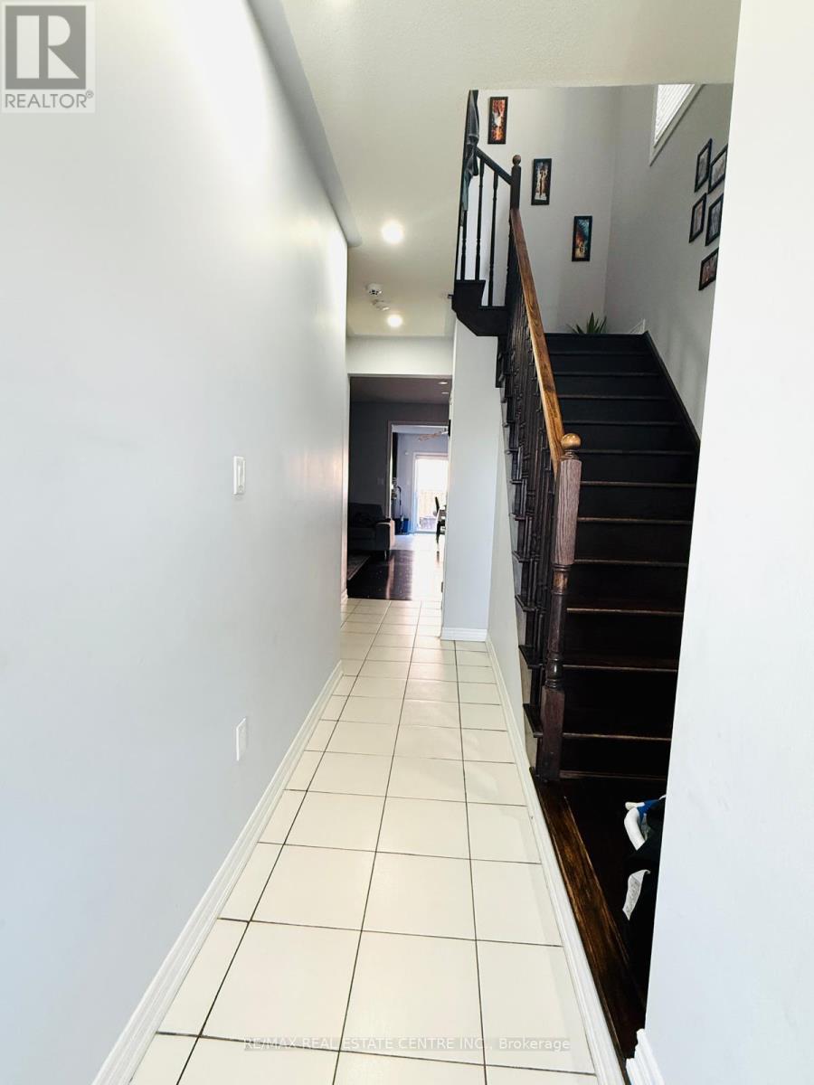 47 CRUMLIN CRESCENT, Brampton (Credit Valley), Ontario, L6X0Y3 — Photo 4
