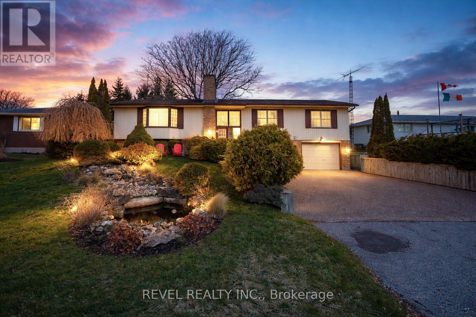 54 BEE STREET, Norfolk (Booth's Harbour), Ontario, N0E1P0 — Photo 2