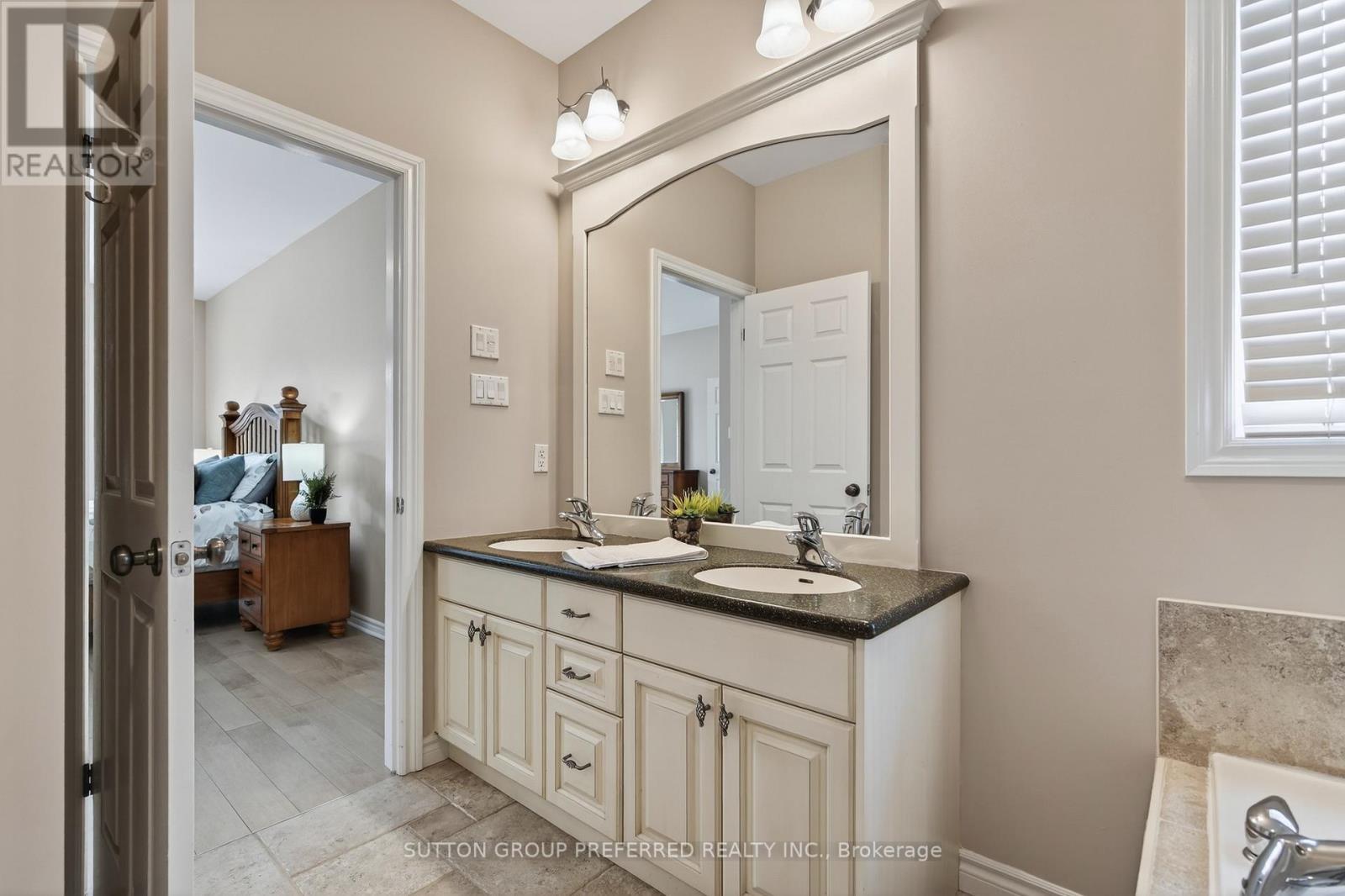 22 SPRINGFIELD WAY, Middlesex Centre (Kilworth), Ontario, N0L1R0 — Photo 3