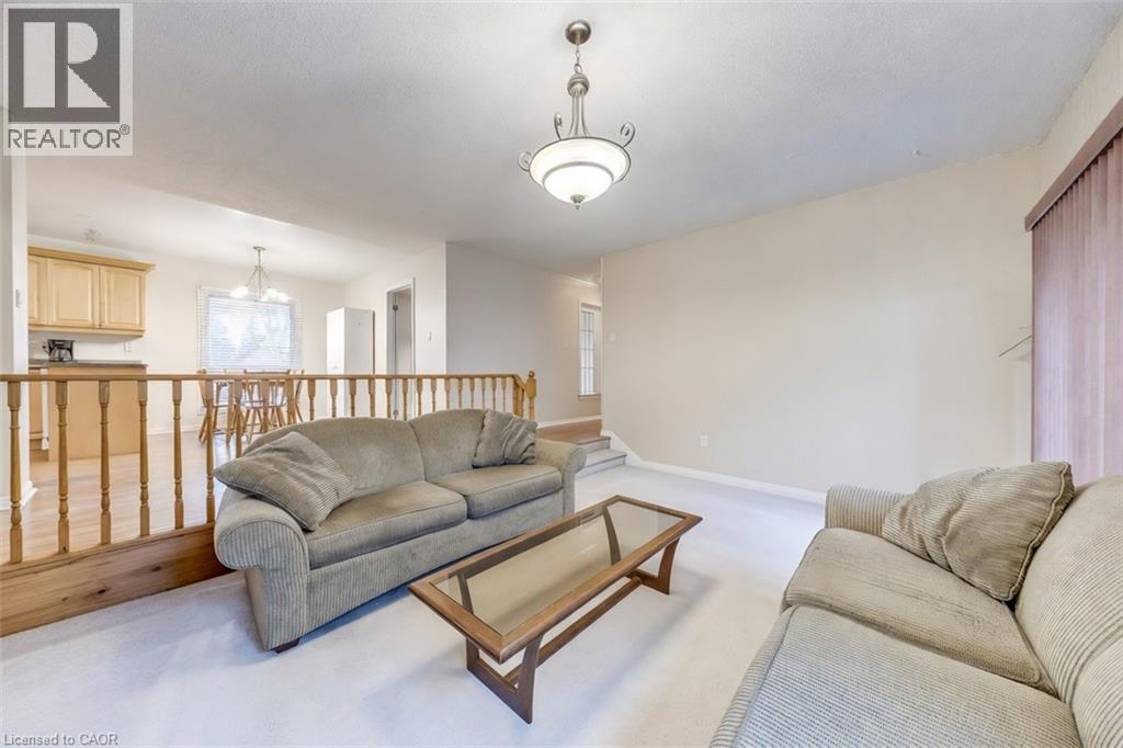 14 CAIRNMORE Court, Brampton, Ontario, L6Z1T6 — Photo 2