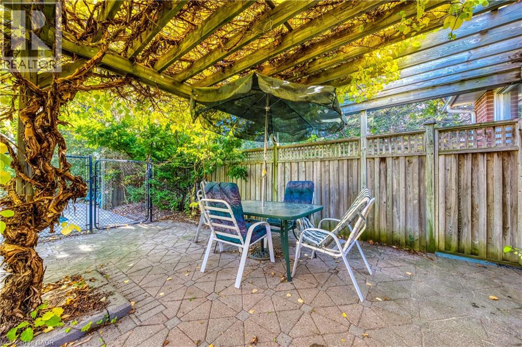 14 CAIRNMORE Court, Brampton, Ontario, L6Z1T6 — Photo 4