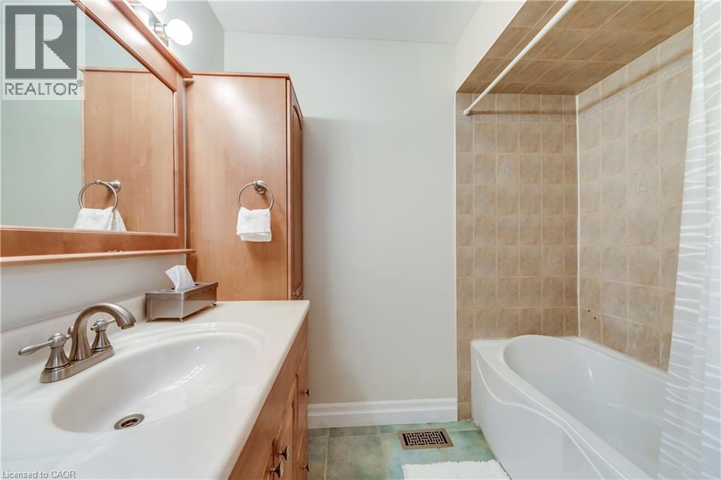 14 CAIRNMORE Court, Brampton, Ontario, L6Z1T6 — Photo 7