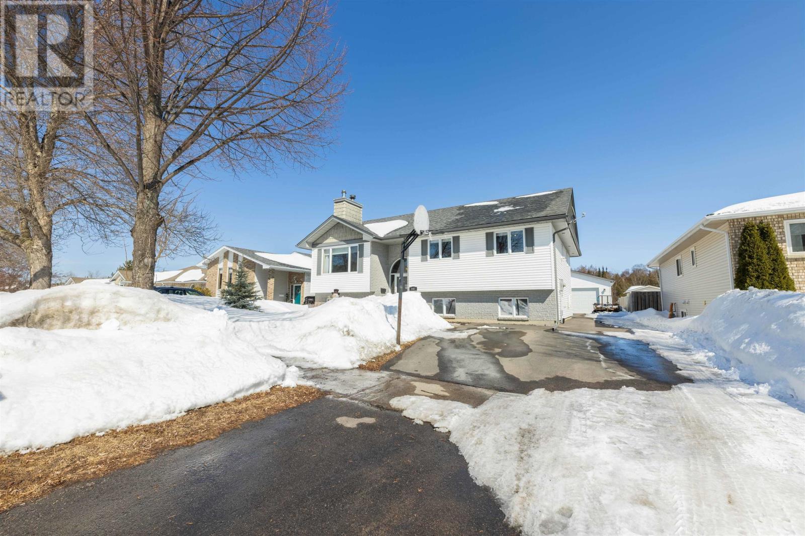 147 NOTTINGHAM CRES, THUNDER BAY, Ontario, P7G1B5 — Photo 2