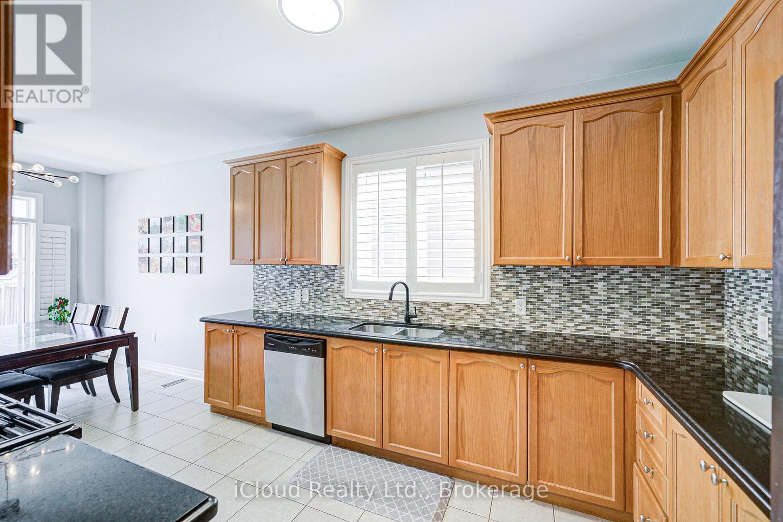 29 TEAL CREST CIRCLE, Brampton (Credit Valley), Ontario, L6X2Z5 — Photo 8