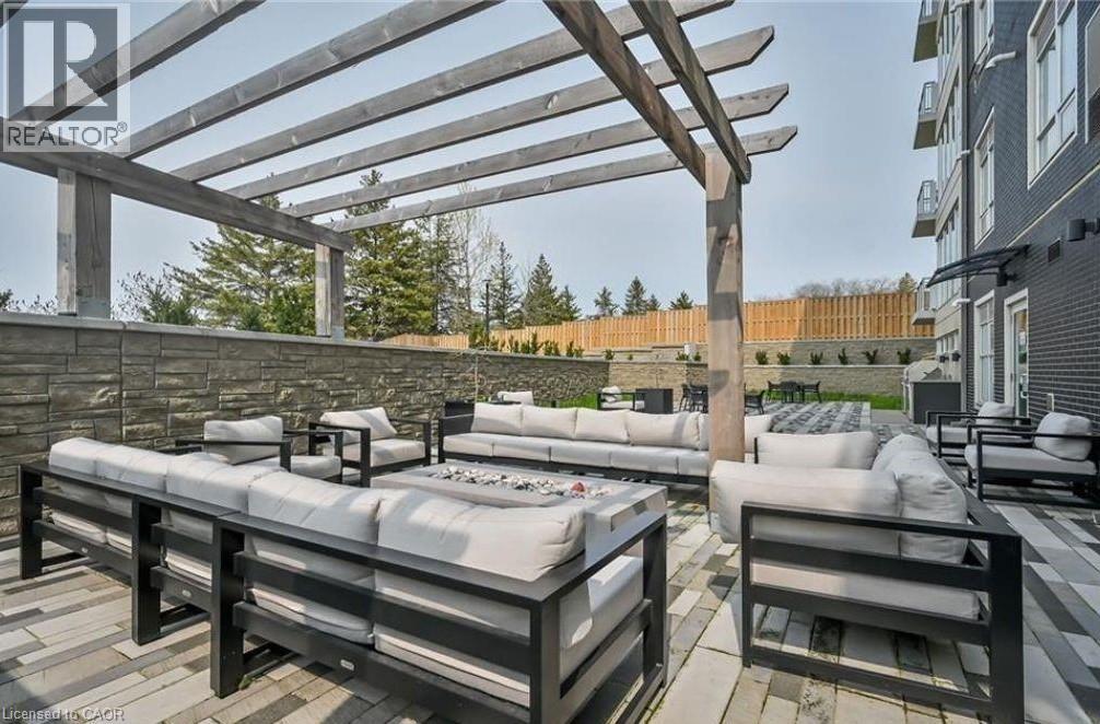 16 MARKLE Crescent Unit# 207, Ancaster, Ontario, L9G0H4 — Photo 2