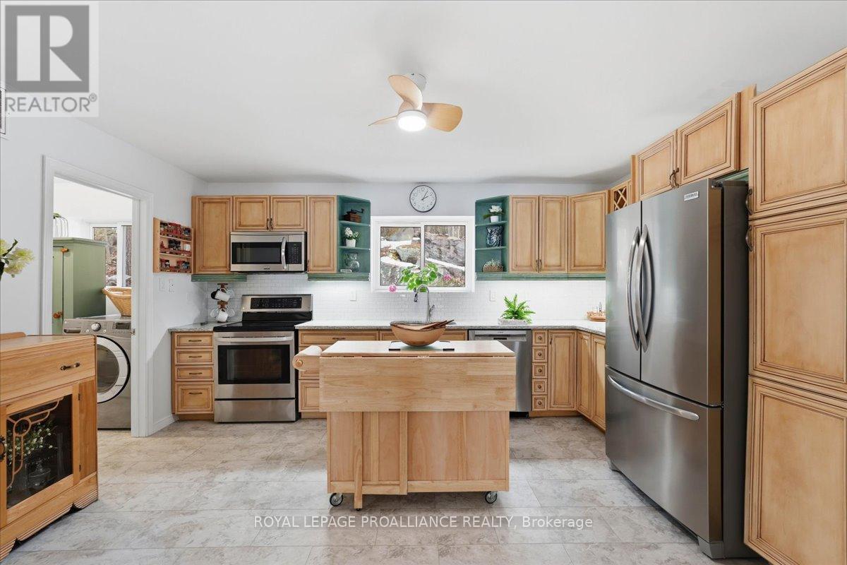 13 MAZINAW HEIGHTS ROAD N, Frontenac (Frontenac North), Ontario, K0H1K0 — Photo 3