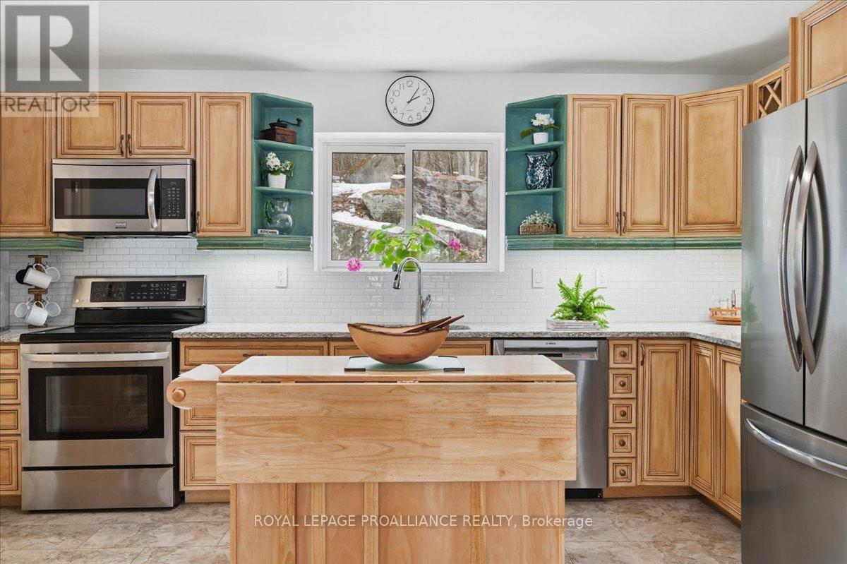 13 MAZINAW HEIGHTS ROAD N, Frontenac (Frontenac North), Ontario, K0H1K0 — Photo 6