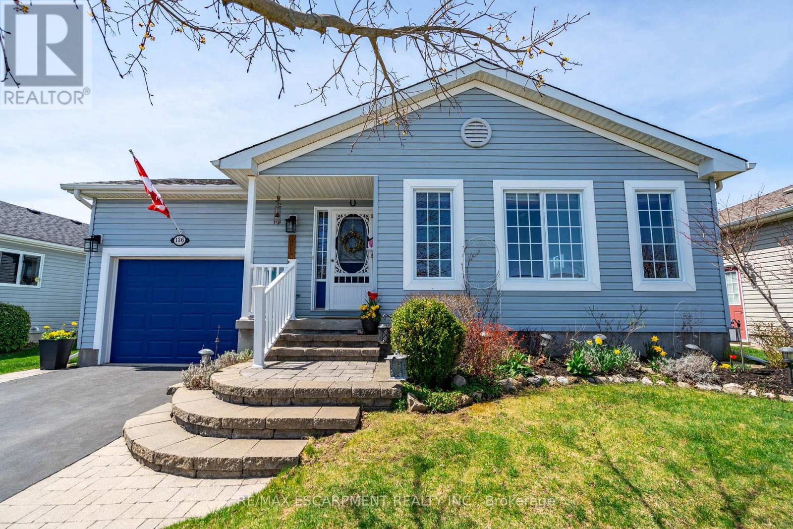 136 GLENARIFF DRIVE, Hamilton, Ontario, L8B1A5 — Photo 2
