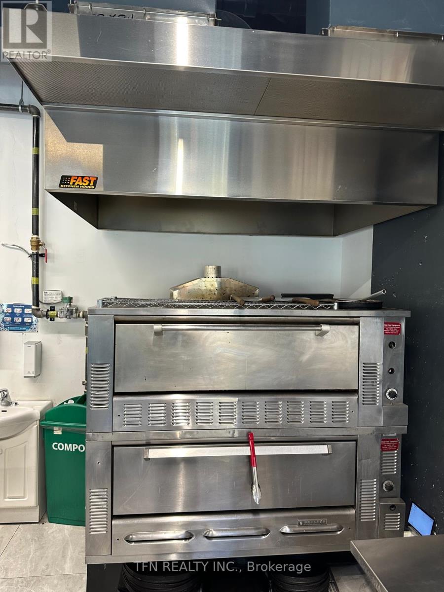 903 QUEEN STREET E, Toronto (South Riverdale), Ontario, M4M1J4 — Photo 4