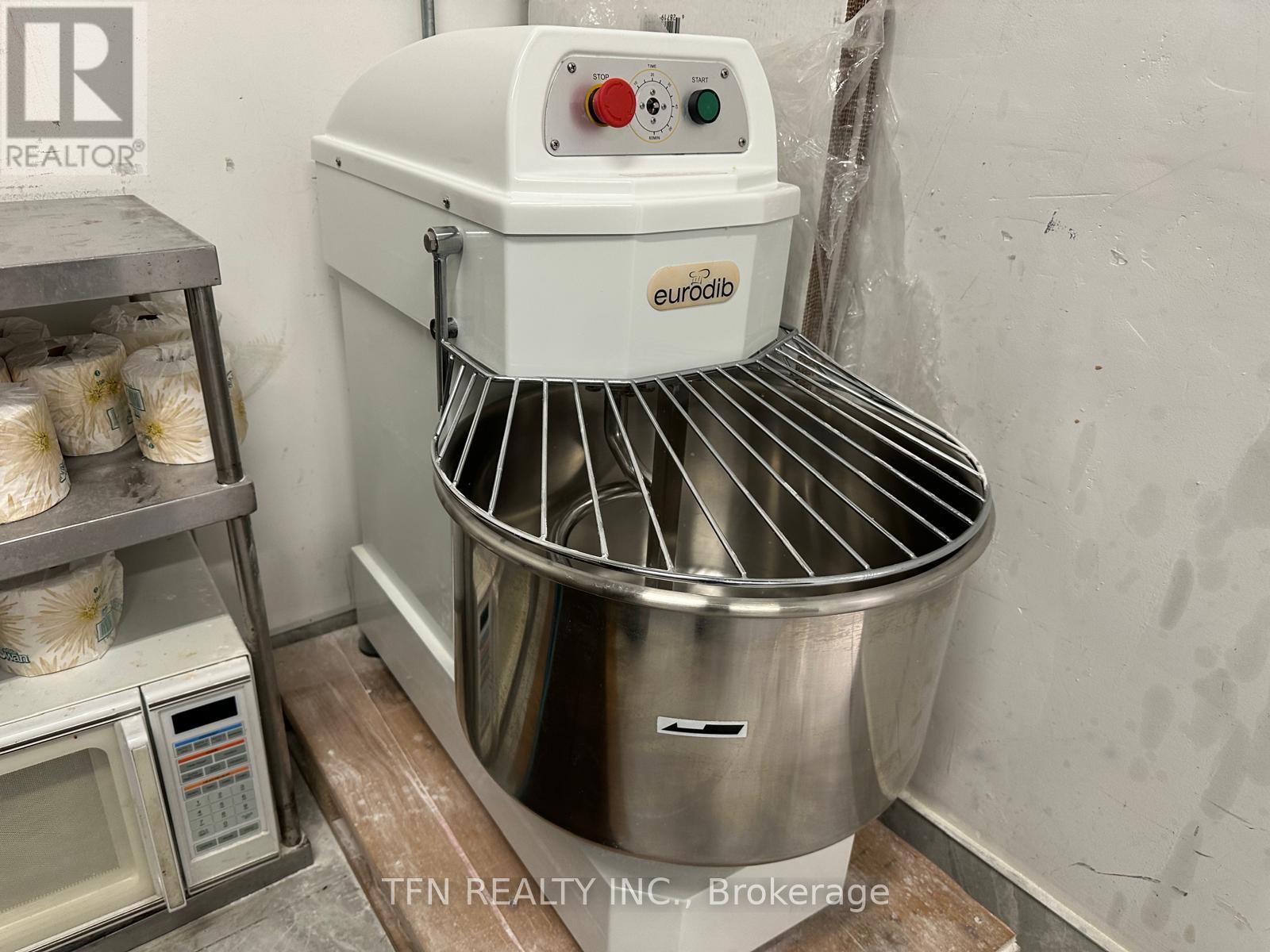 903 QUEEN STREET E, Toronto (South Riverdale), Ontario, M4M1J4 — Photo 5