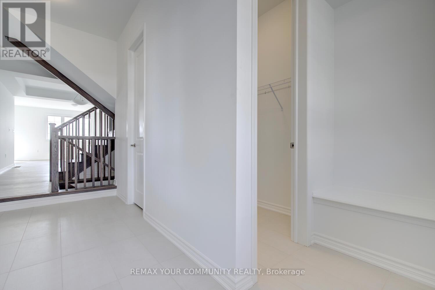 72 VINEWOOD CRESCENT, Barrie, Ontario, L9J1B4 — Photo 4