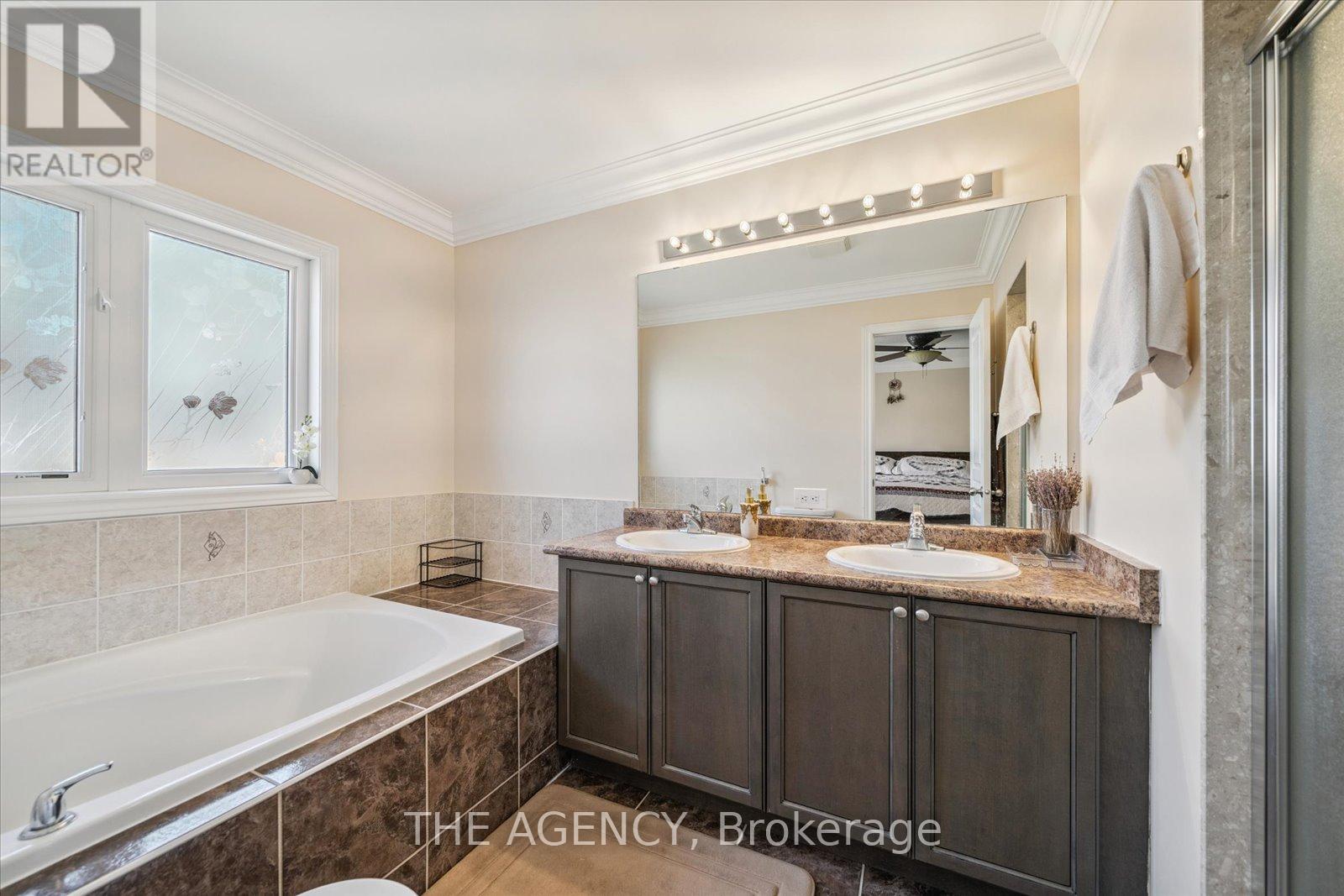 32 TIMNA CRESCENT, Vaughan (Patterson), Ontario, L6A4L7 — Photo 17