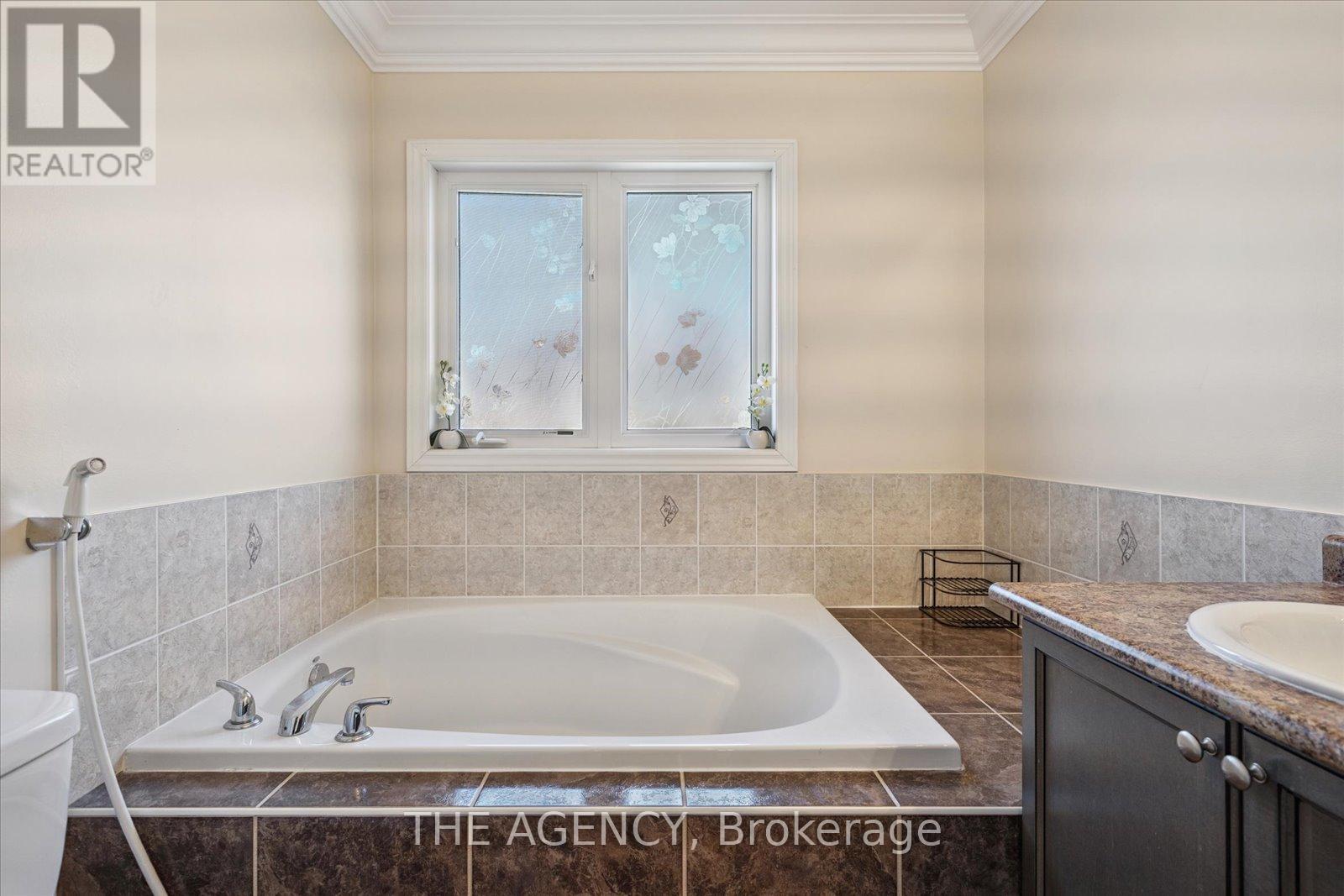 32 TIMNA CRESCENT, Vaughan (Patterson), Ontario, L6A4L7 — Photo 18