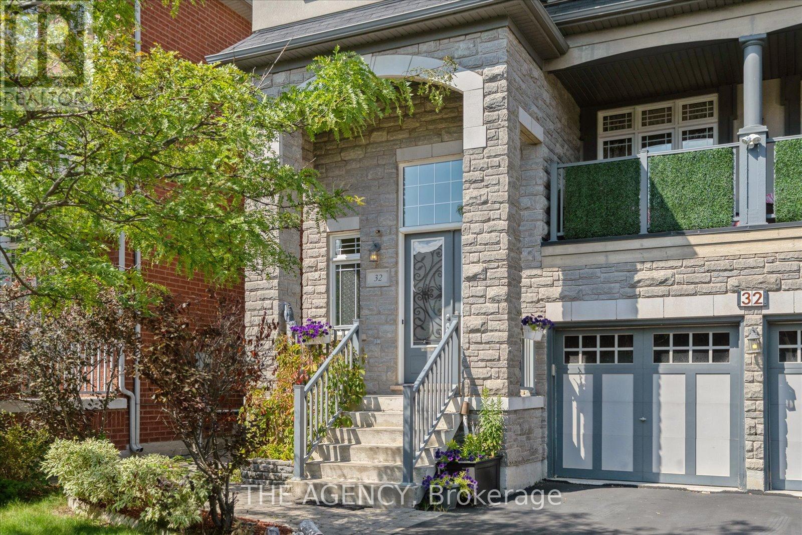 32 TIMNA CRESCENT, Vaughan (Patterson), Ontario, L6A4L7 — Photo 2