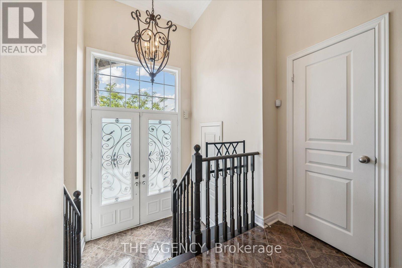 32 TIMNA CRESCENT, Vaughan (Patterson), Ontario, L6A4L7 — Photo 3